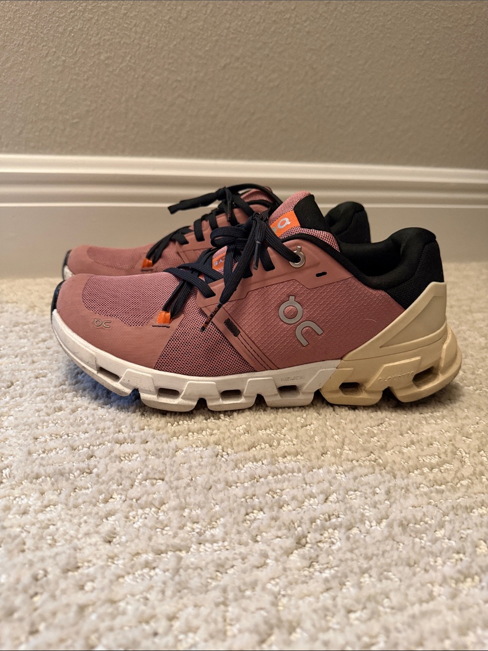 On Cloudflyer Running Women’s in Dusty Rose